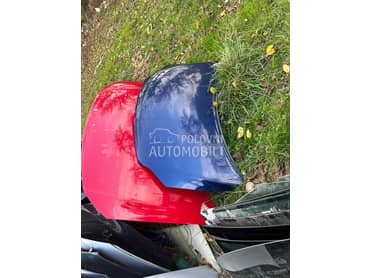 Hauba crvena za Volkswagen Passat B6 od 2004. do 2010. god.