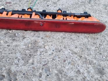 treće stop svetlo za Peugeot 206 od 2000. do 2007. god.