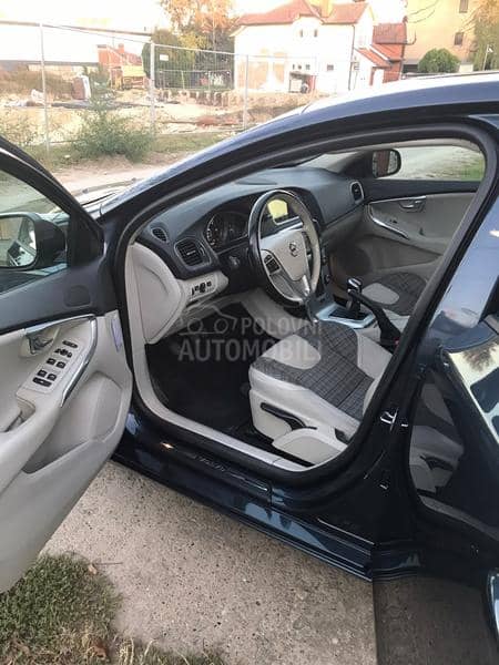 Volvo V40 D2 Momentum