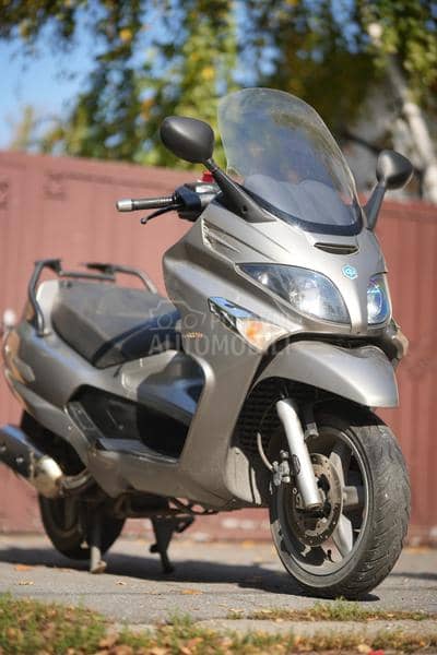 Piaggio Xevo 400i