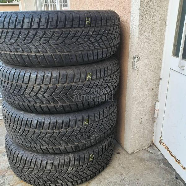 Goodyear 215/65 R16 Zimska