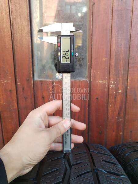 Hankook 215/60 R17 Zimska