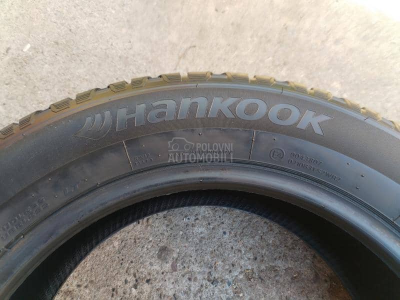 Hankook 215/60 R17 Zimska