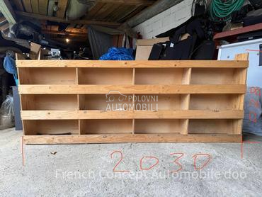 Police za teretni prostor