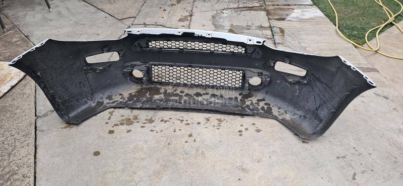 PREDNJI BRANIK SA REŠETKAMA