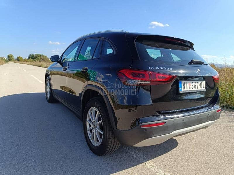 Mercedes Benz GLA 200 NOV