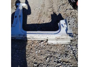 Desna sajtna za Audi Q5 od 2008. do 2016. god.