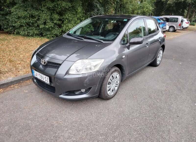 Toyota Auris 