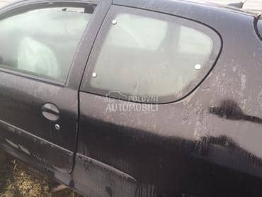 Vrata u crnoj boji za Peugeot 206