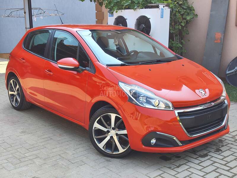 Peugeot 208 1.6e-hdi 17/Led