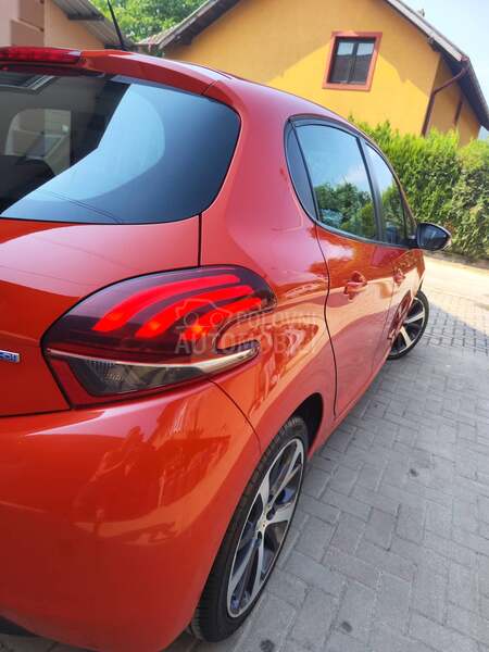 Peugeot 208 1.6e-hdi 17/Led