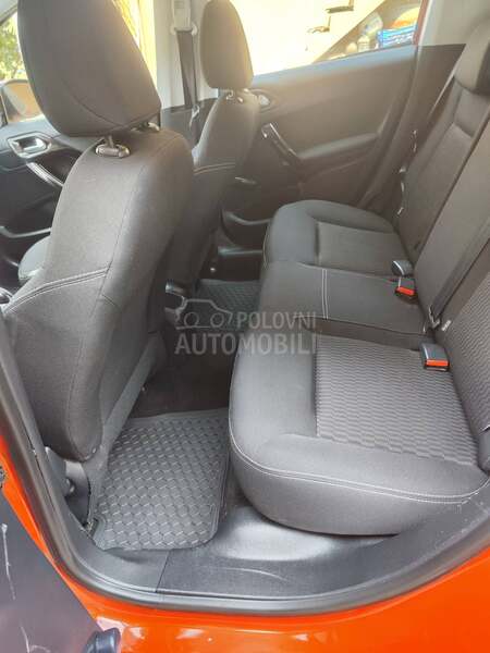 Peugeot 208 1.6e-hdi 17/Led
