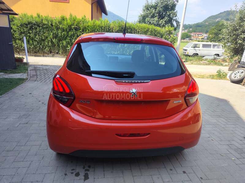 Peugeot 208 1.6e-hdi 17/Led