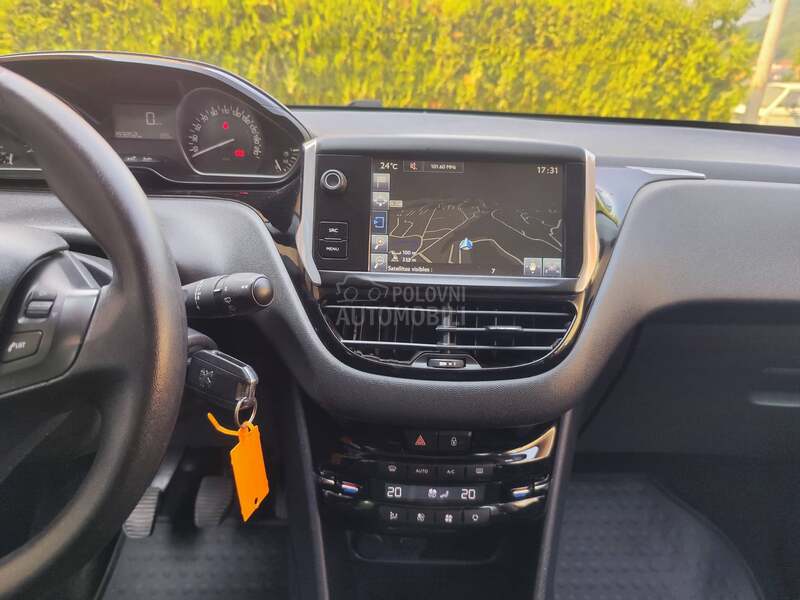 Peugeot 208 1.6e-hdi 17/Led