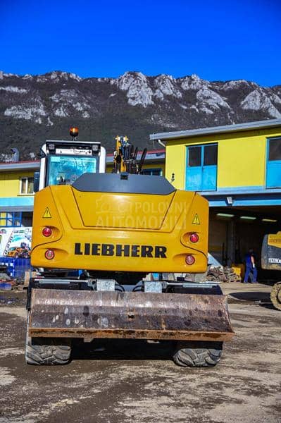 Liebherr A910