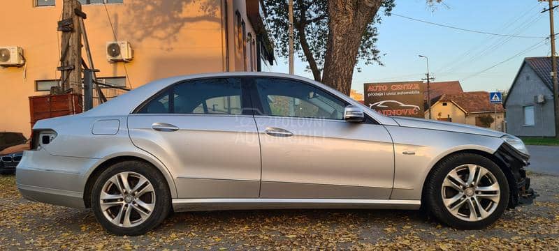 Mercedes Benz E 200 W212 2011. god. -  kompletan auto u delovima