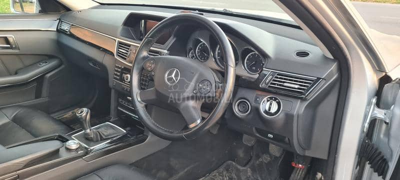 Mercedes Benz E 200 W212 2011. god. -  kompletan auto u delovima