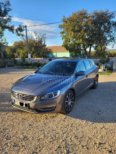 Volvo V60 2400