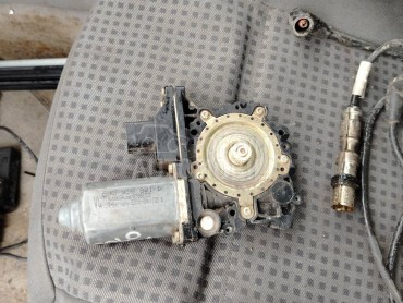 motor podizača stakla za Volkswagen Polo od 1999. do 2005. god.