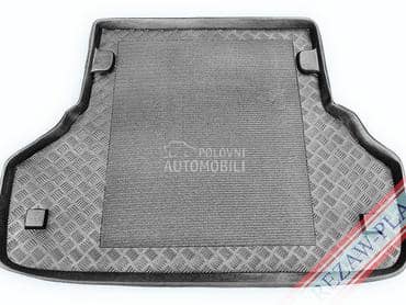 Kadica za gepek karavan za Toyota Avensis od 1997. do 2003. god.