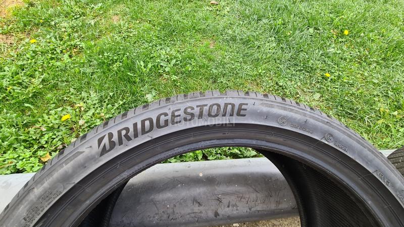 Bridgestone 275/35 R21 Zimska