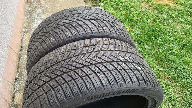 Bridgestone 275/35 R21 Zimska