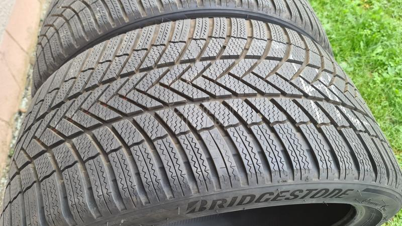 Bridgestone 275/35 R21 Zimska