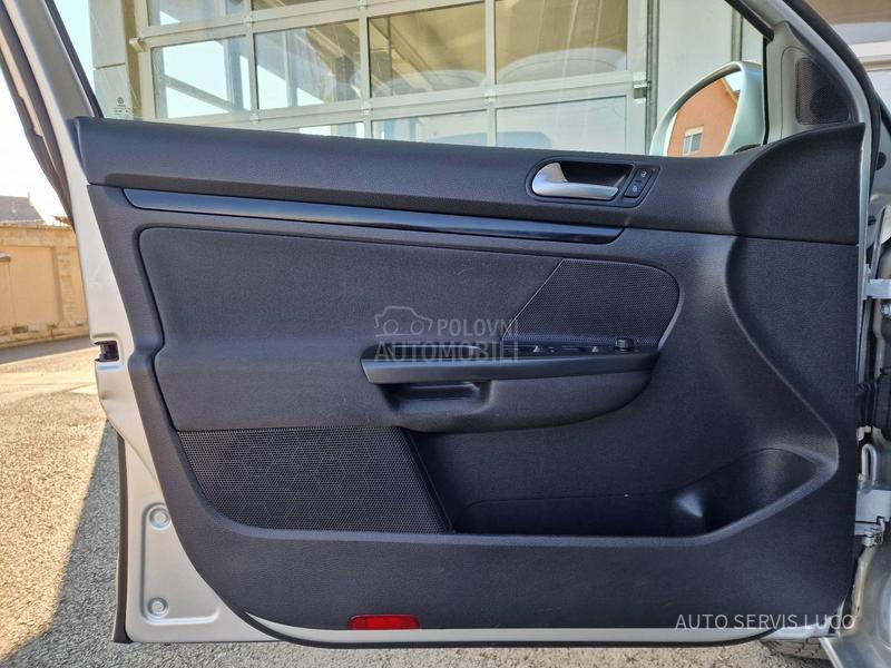 Volkswagen Golf 6 1.6TDI/XENON/KAMERA