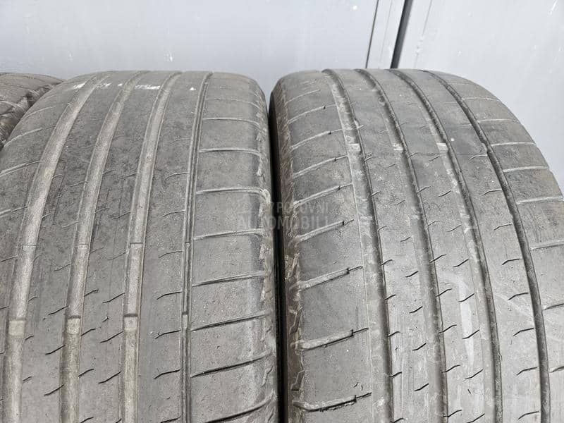 Bridgestone 235/40 R19 Letnja