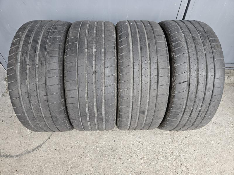 Bridgestone 235/40 R19 Letnja