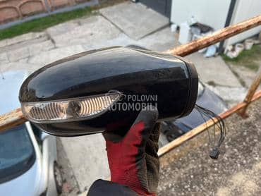 DESNI RETROVIZOR za Mercedes Benz B Klasa