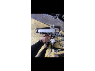 brava kvaka vrata leva za Audi A3, A4, A4 Allroad ... od 2008. do 2015. god.