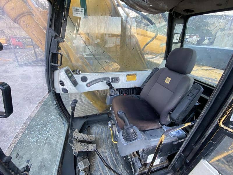 JCB 330 NLC