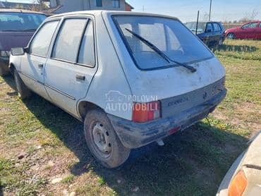 Peugeot 205 -  kompletan auto u delovima