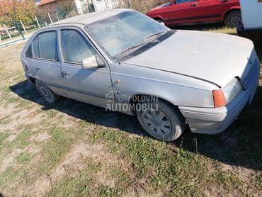 Opel Kadett -  kompletan auto u delovima