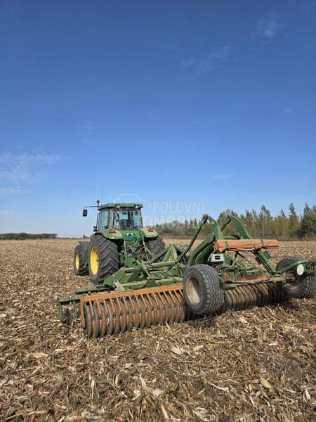 John Deere 8200