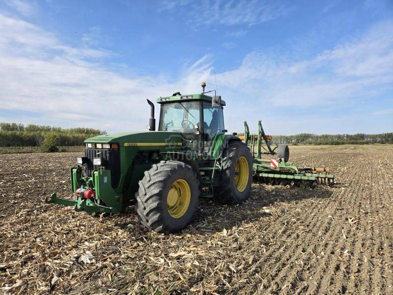 John Deere 8200