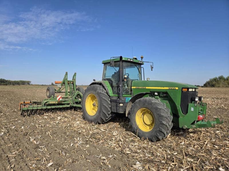 John Deere 8200