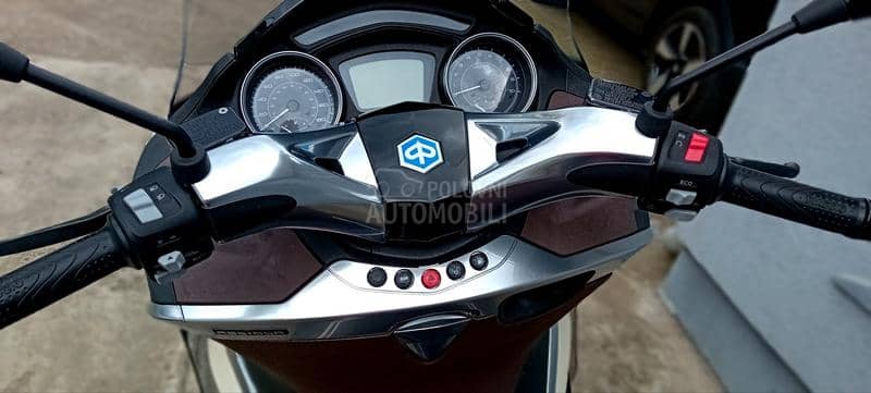 Piaggio x10 Švajcarac