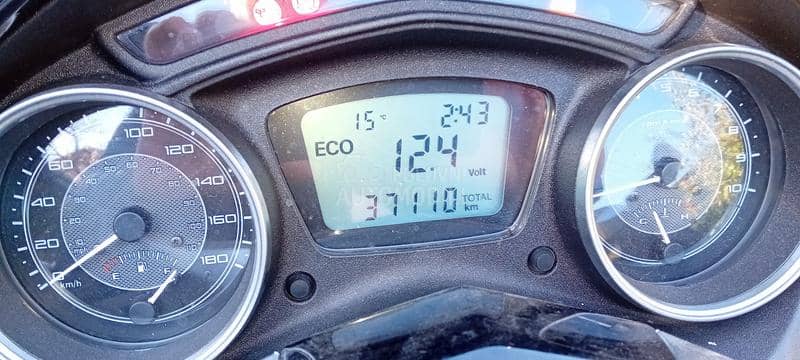 Piaggio x10 Švajcarac