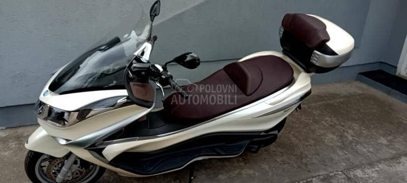 Piaggio x10 Švajcarac