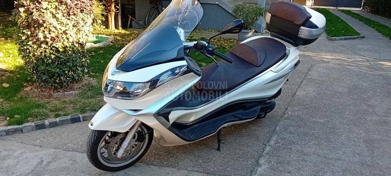 Piaggio x10 Švajcarac