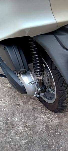 Piaggio x10 Švajcarac