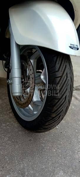 Piaggio x10 Švajcarac