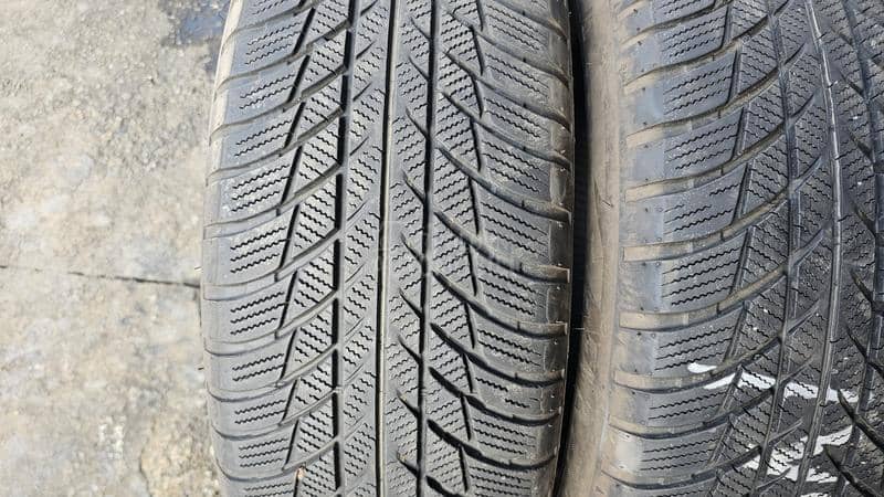 Bridgestone 205/60 R17 Zimska
