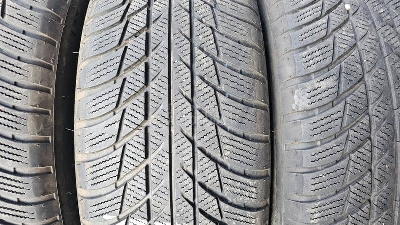Bridgestone 205/60 R17 Zimska
