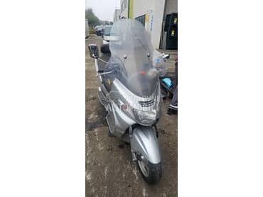 Suzuki Burgman 250cc mercedes