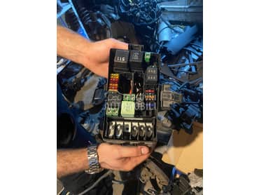 Spoljna kutija sa osiguračima za Volkswagen Golf 7