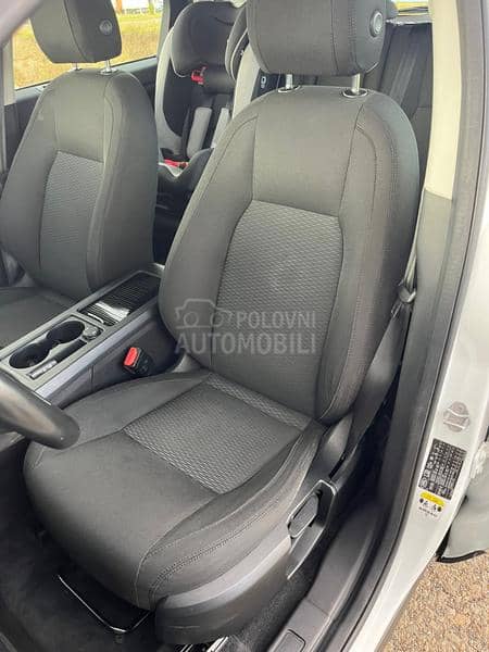 Land Rover Discovery Sport 7 sedista 4x4