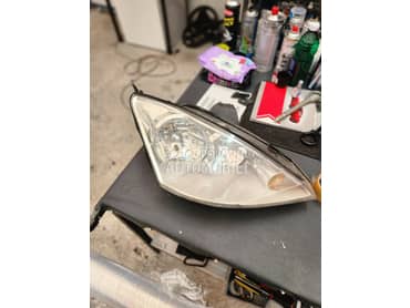 desni far za Ford Focus od 2002. do 2005. god.